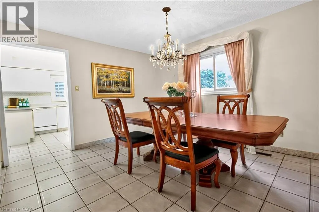 1084 GRANDEUR Crescent