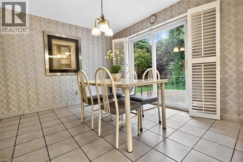 1084 GRANDEUR Crescent