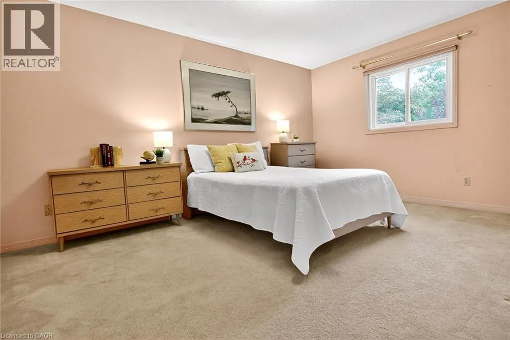 1084 GRANDEUR Crescent