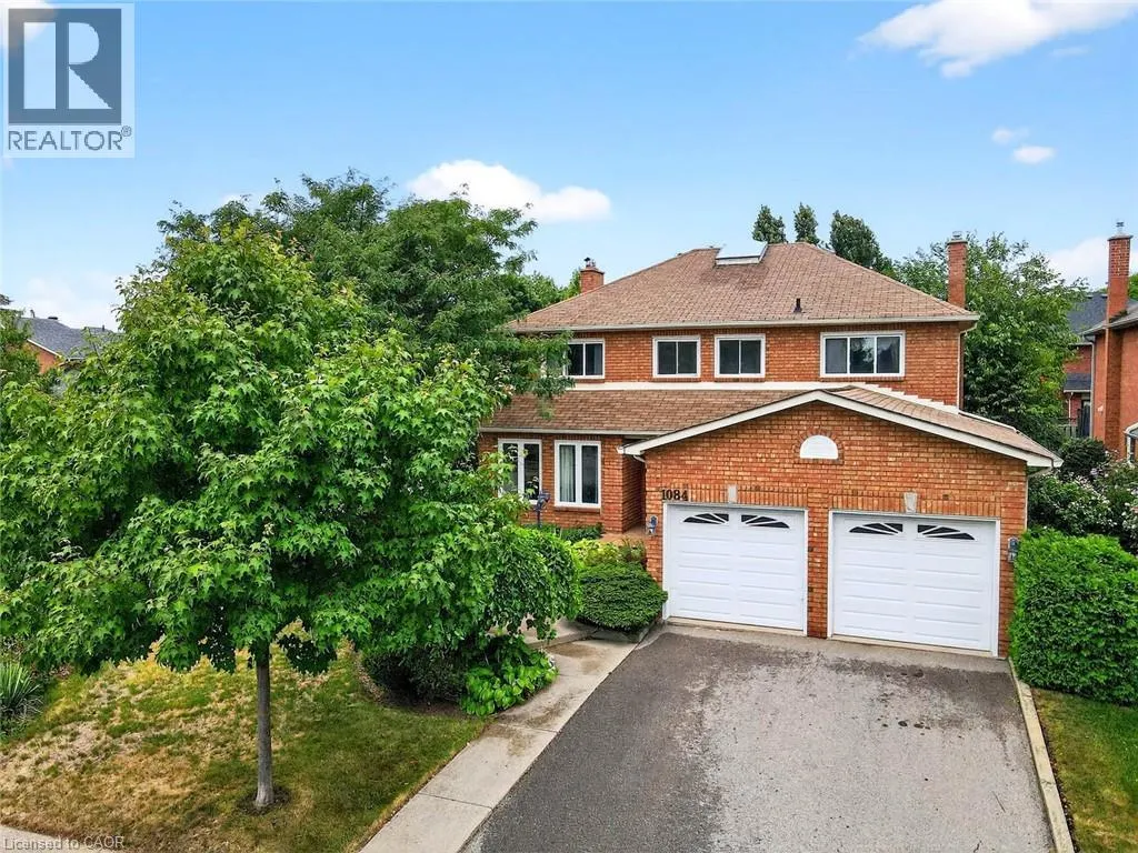 1084 GRANDEUR Crescent