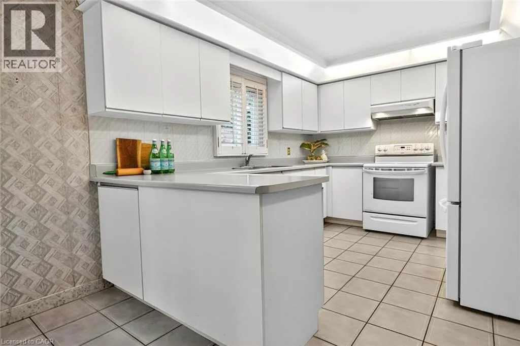 1084 GRANDEUR Crescent