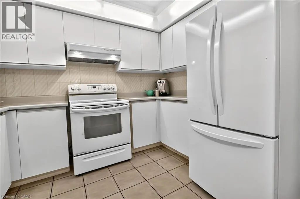 1084 GRANDEUR Crescent
