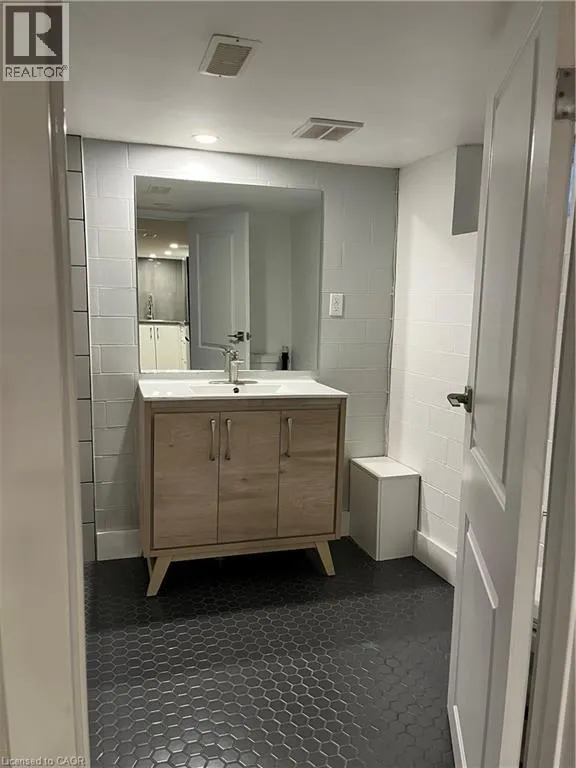 23 ROSEMONT Avenue Unit# Basement, #Basement
