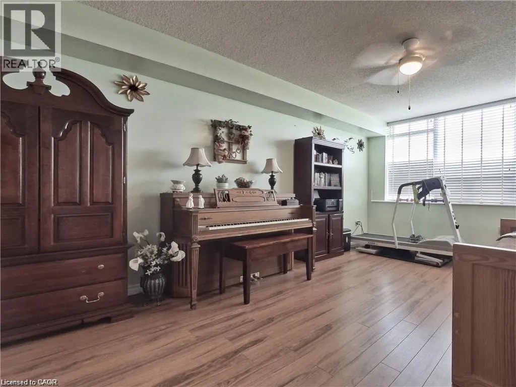 3227 KING Street E Unit# 1011, #1011