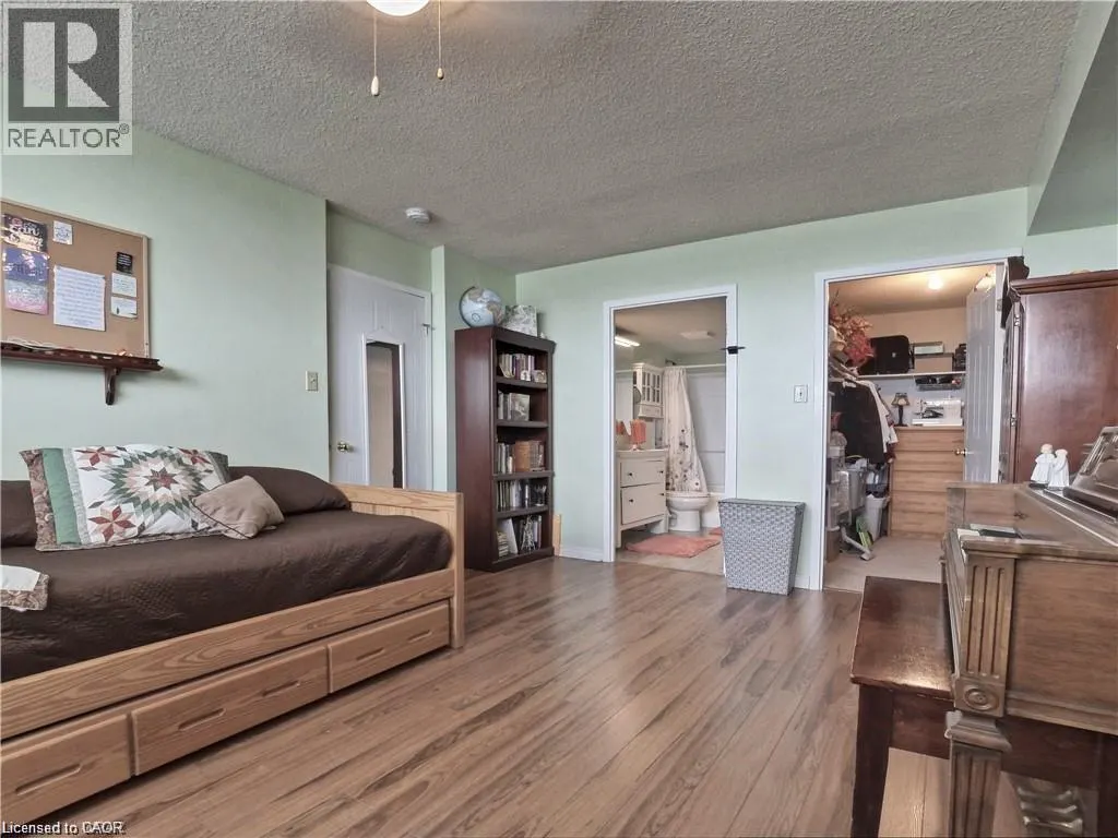 3227 KING Street E Unit# 1011, #1011