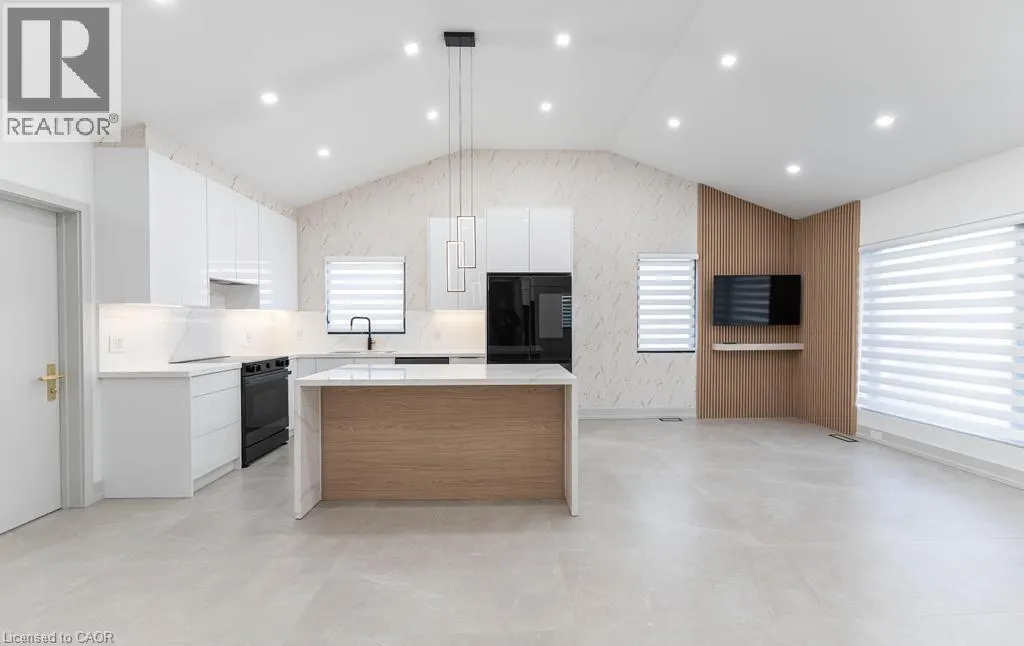 174 ROXBOROUGH Avenue Unit# Upper, #Upper