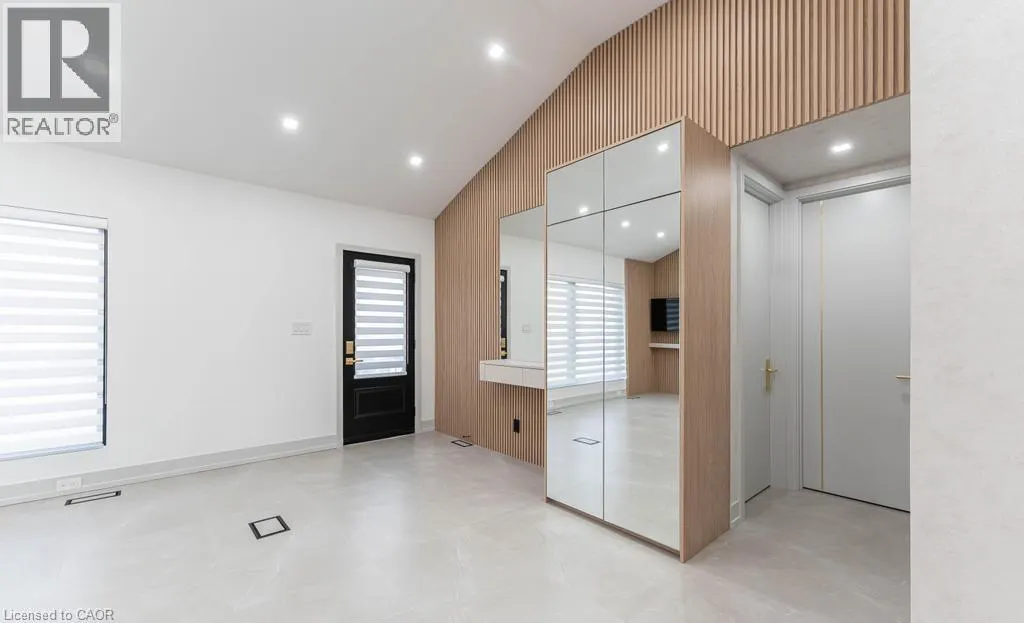 174 ROXBOROUGH Avenue Unit# Upper, #Upper