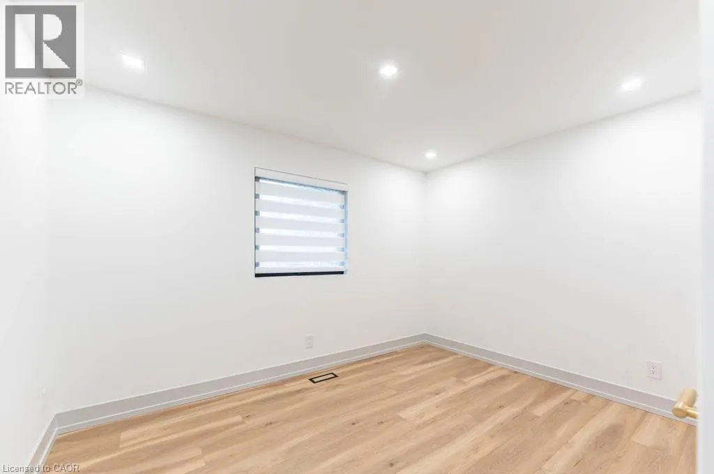 174 ROXBOROUGH Avenue Unit# Upper, #Upper