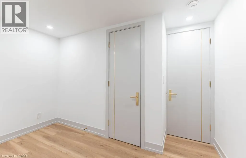 174 ROXBOROUGH Avenue Unit# Upper, #Upper