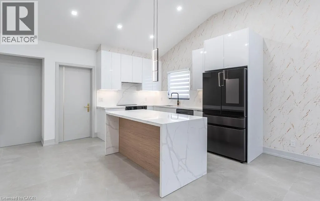 174 ROXBOROUGH Avenue Unit# Upper, #Upper