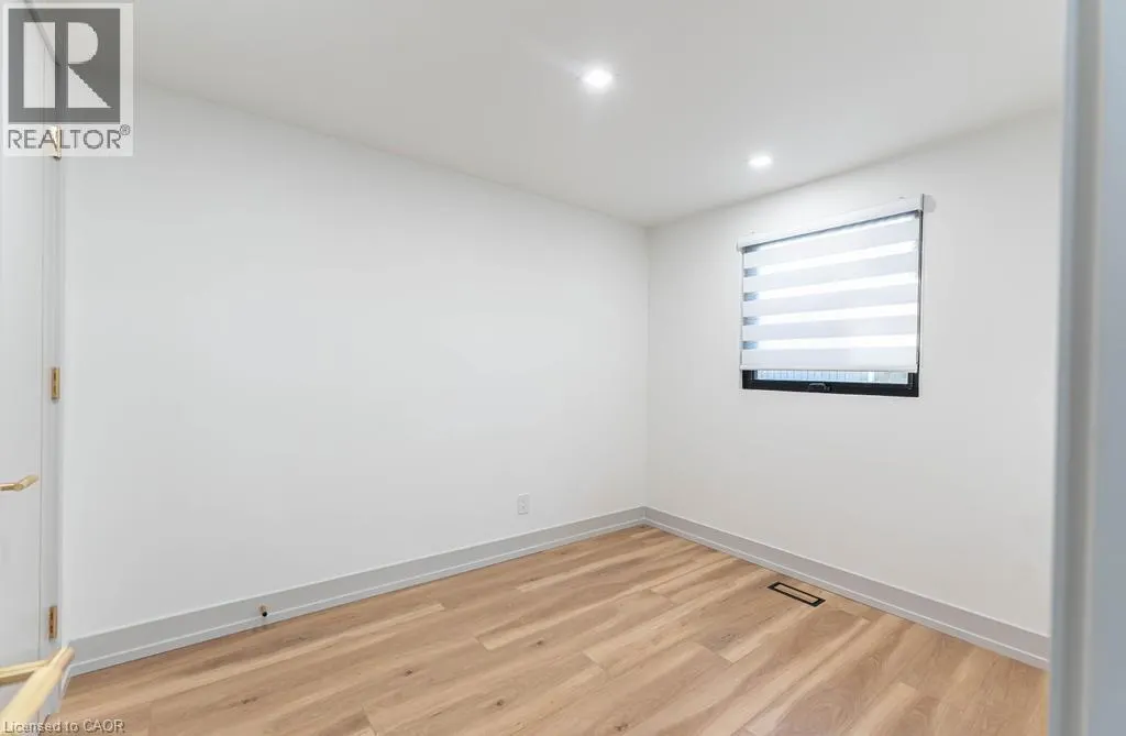 174 ROXBOROUGH Avenue Unit# Upper, #Upper