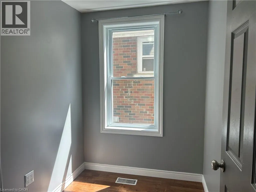 135 HEAD Street S