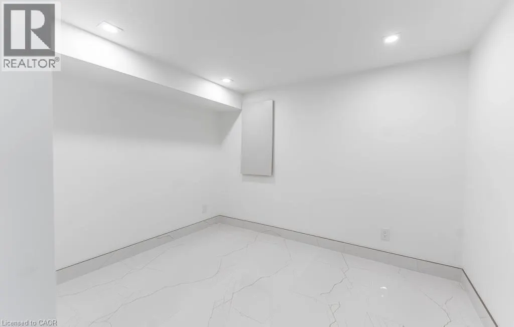 174 ROXBOROUGH Avenue Unit# Lower, #Lower
