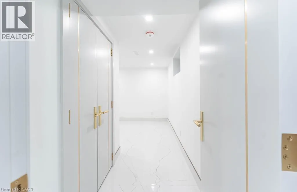174 ROXBOROUGH Avenue Unit# Lower, #Lower