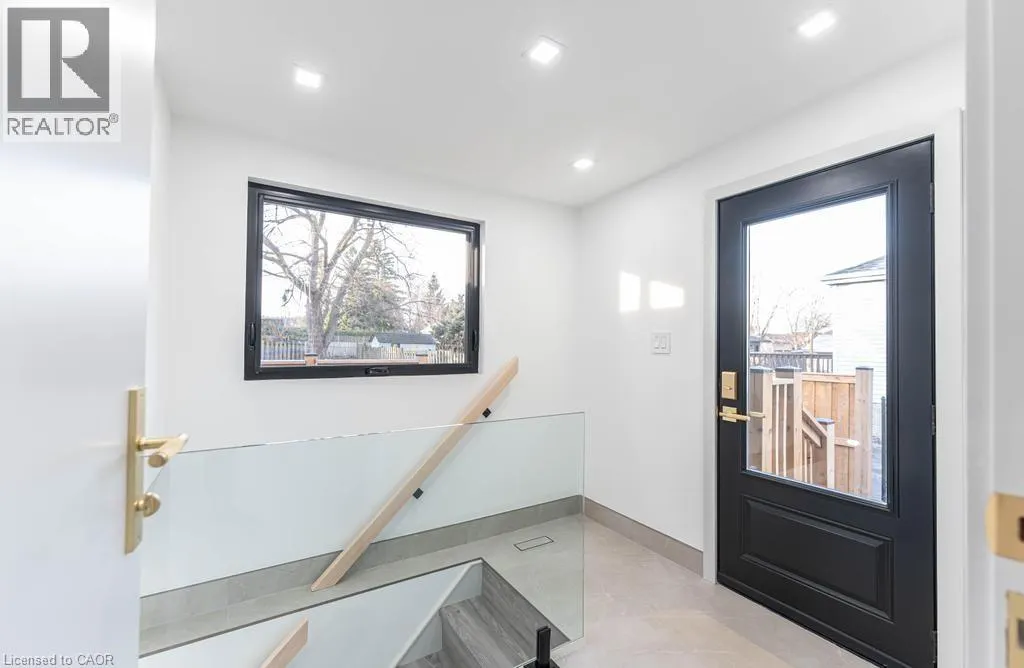 174 ROXBOROUGH Avenue Unit# Lower, #Lower