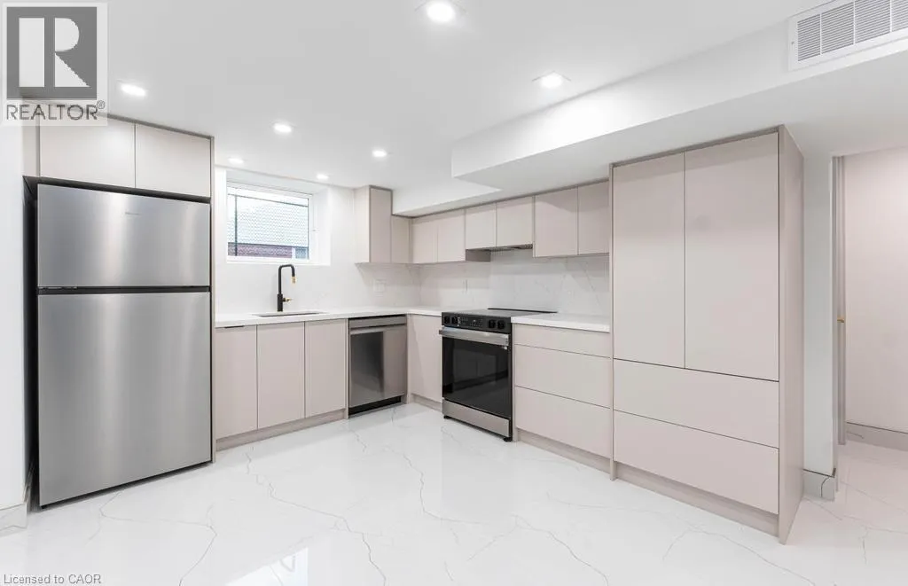174 ROXBOROUGH Avenue Unit# Lower, #Lower