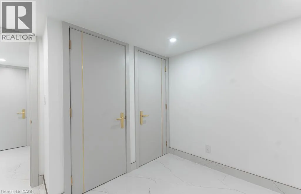 174 ROXBOROUGH Avenue Unit# Lower, #Lower