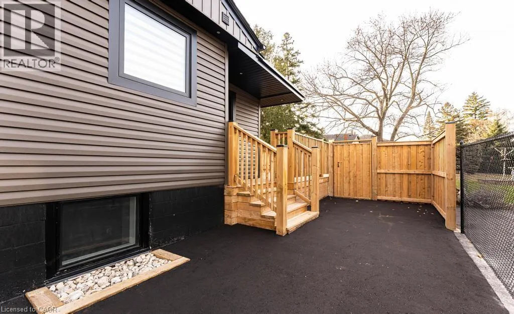 174 ROXBOROUGH Avenue Unit# Lower, #Lower