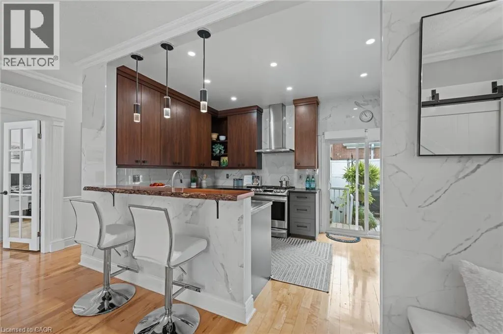 341 GEORGE Street N Unit# 4, #4