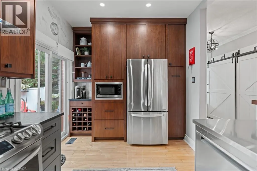 341 GEORGE Street N Unit# 4, #4