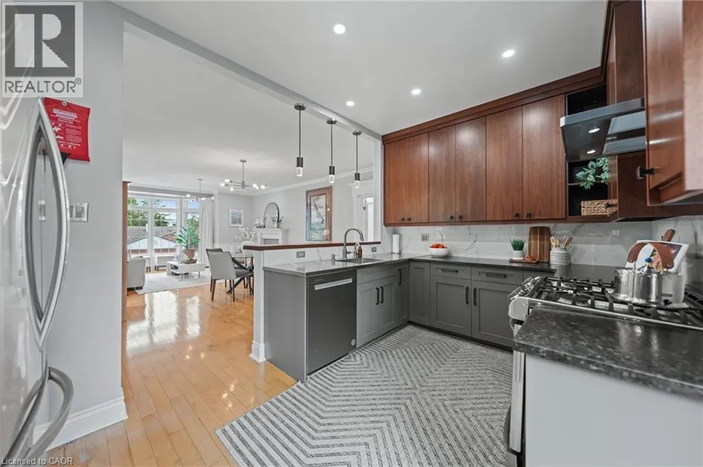 341 GEORGE Street N Unit# 4, #4