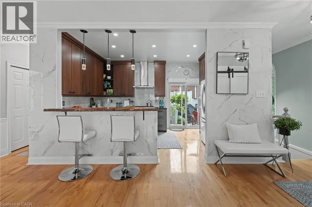341 GEORGE Street N Unit# 4, #4