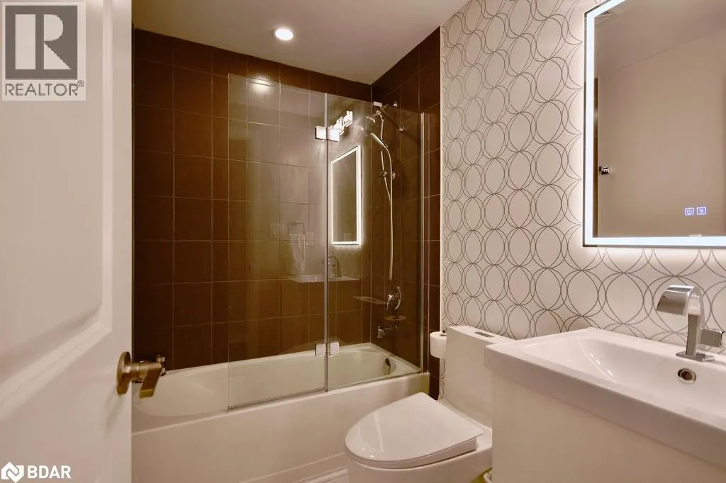 299 CUNDLES Road E Unit# 208, #208