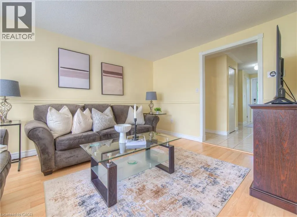 985 ELGIN Street N