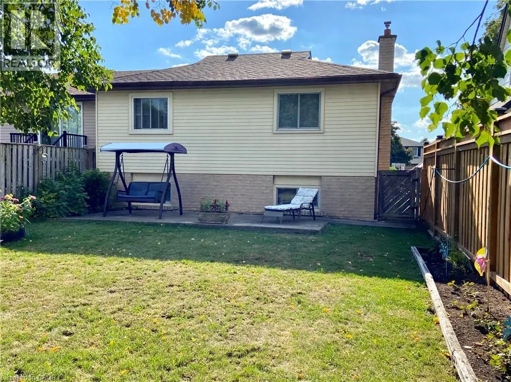 40 LYTON Crescent