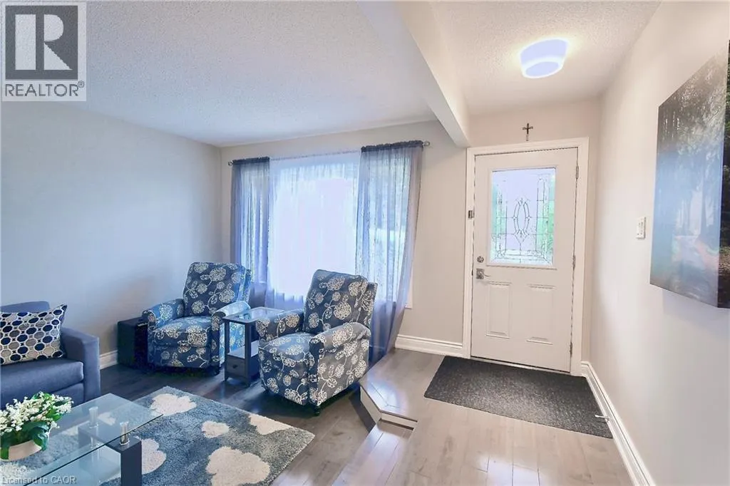 40 LYTON Crescent