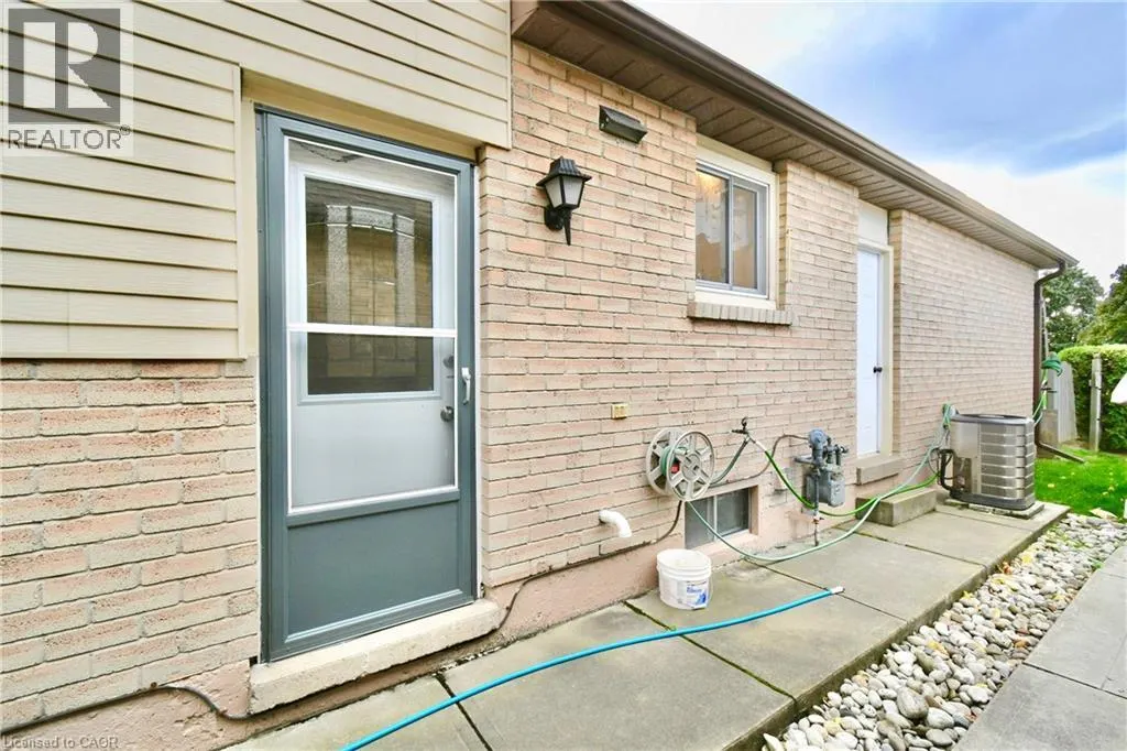 40 LYTON Crescent