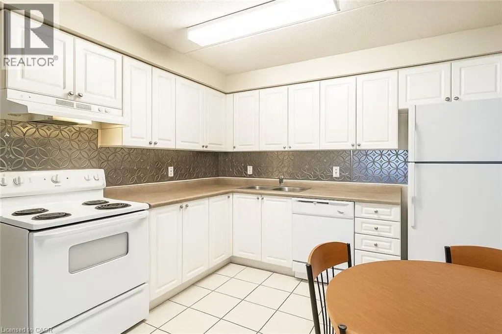 261 LESTER Street Unit# 301, #301