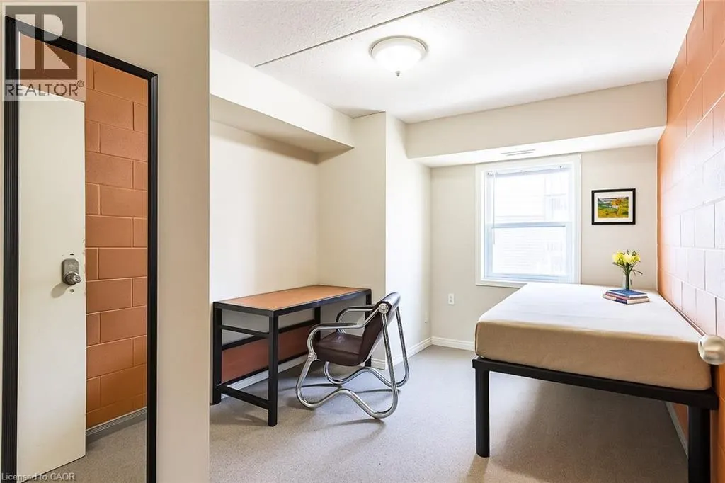261 LESTER Street Unit# 301, #301