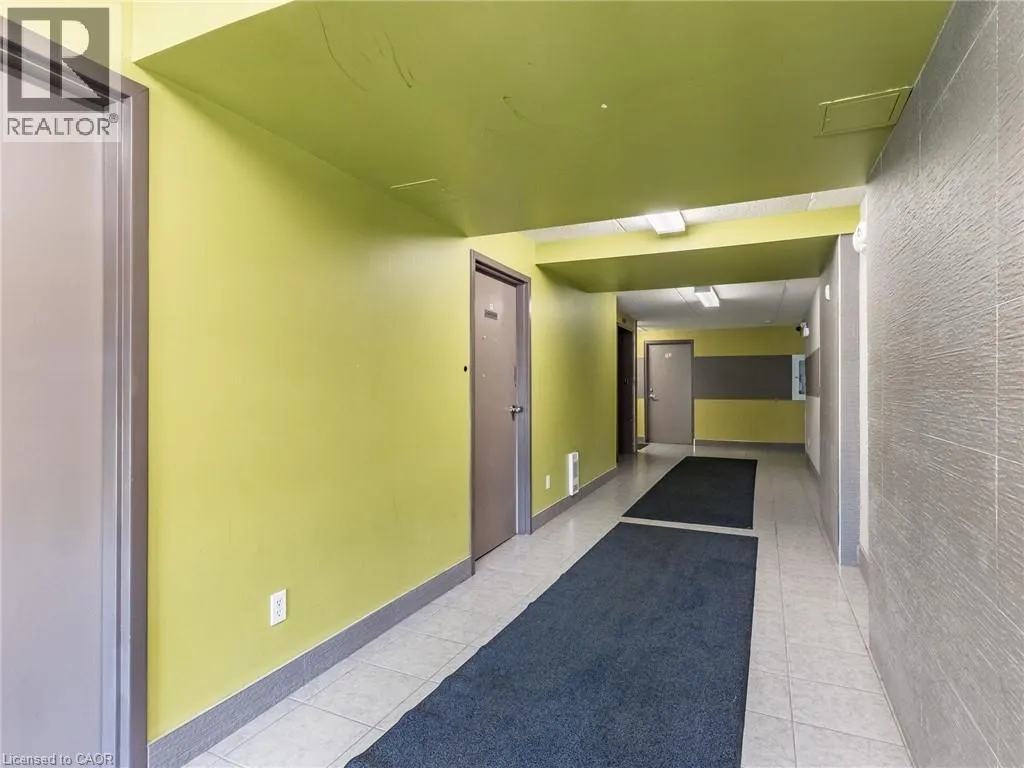 261 LESTER Street Unit# 301, #301