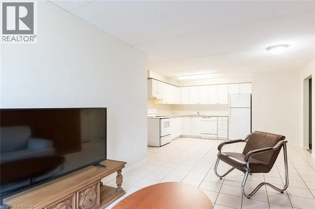 261 LESTER Street Unit# 301, #301
