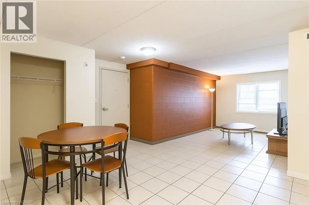 261 LESTER Street Unit# 301, #301