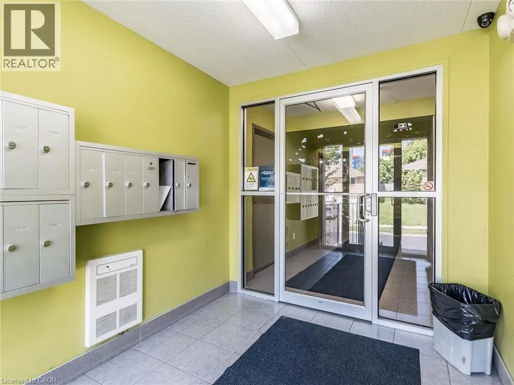 261 LESTER Street Unit# 301, #301