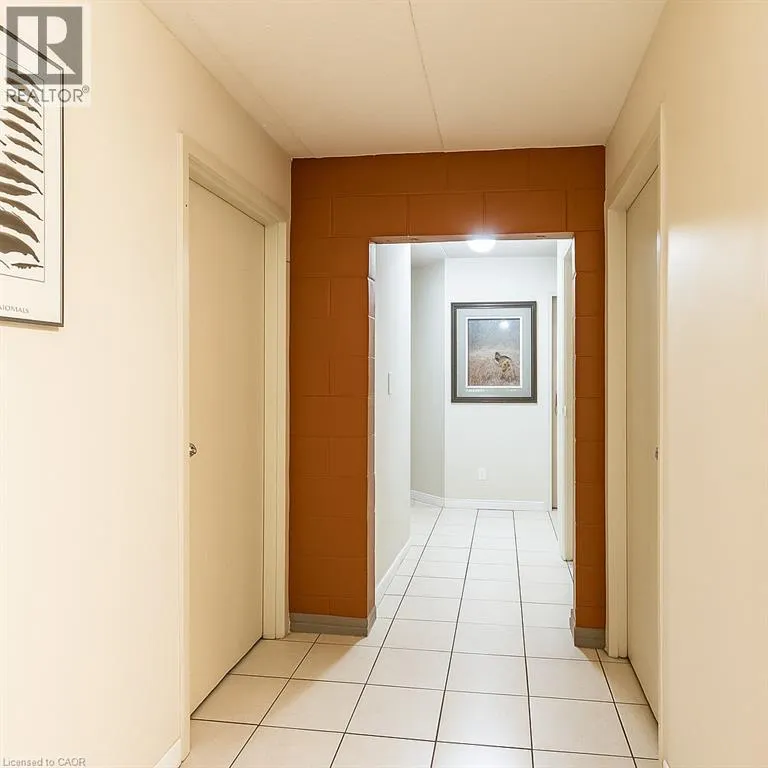 261 LESTER Street Unit# 301, #301