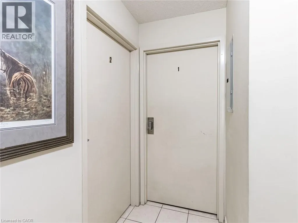 261 LESTER Street Unit# 301, #301