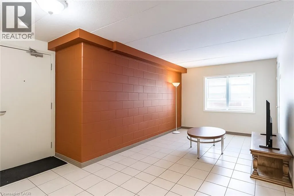 261 LESTER Street Unit# 301, #301