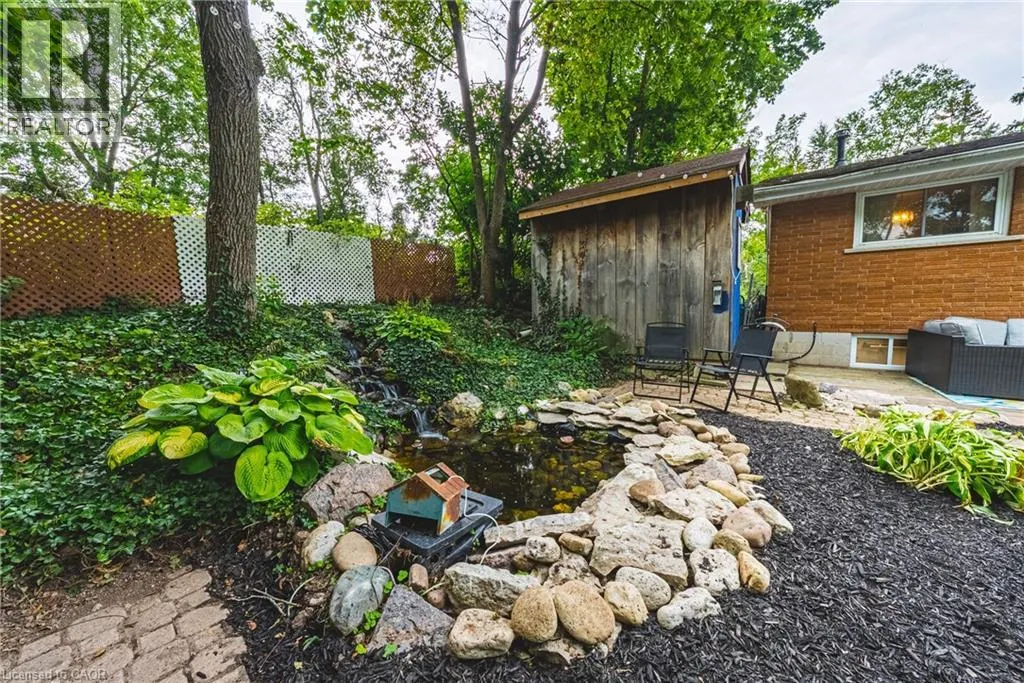 210 MACKENZIE Crescent