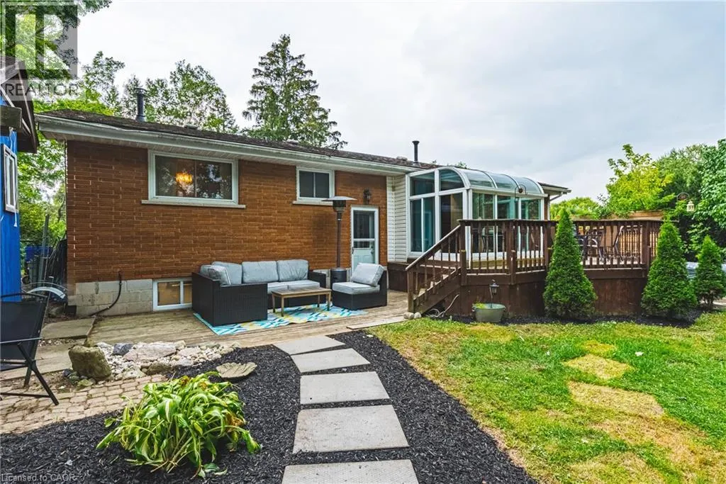 210 MACKENZIE Crescent