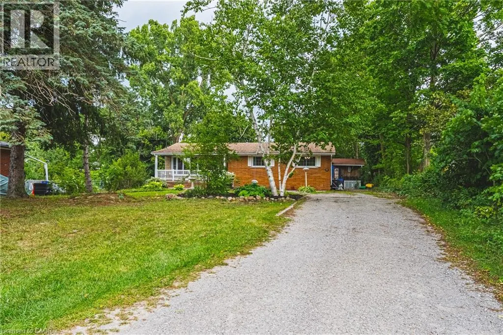 210 MACKENZIE Crescent