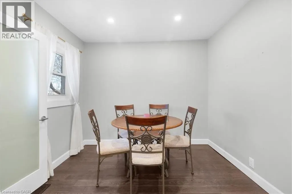 86 EAST 19TH Street