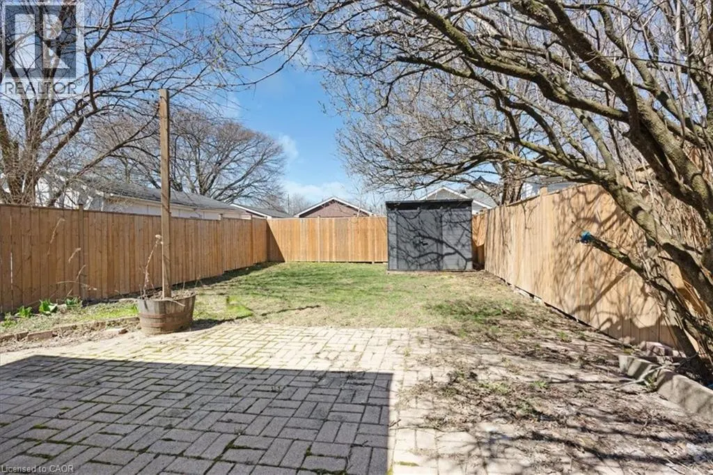 86 EAST 19TH Street