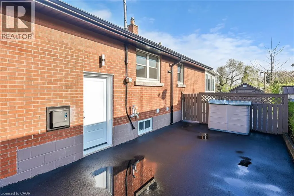 115 MCELROY Road E