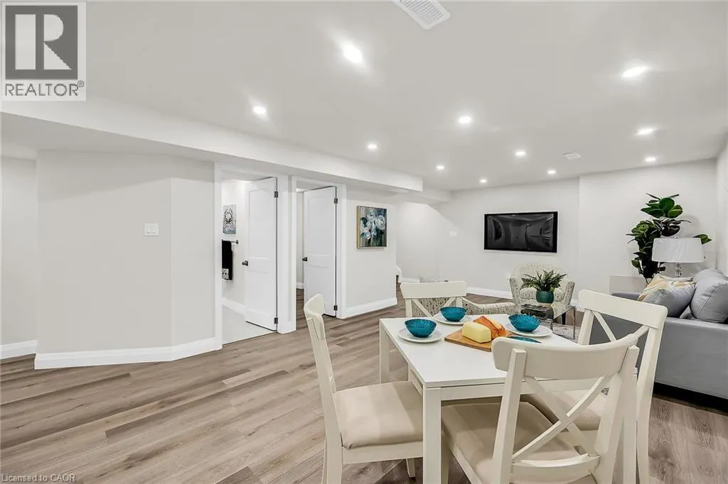 115 MCELROY Road E
