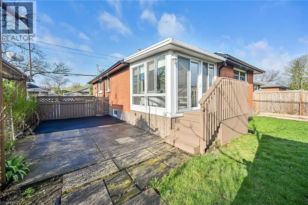 115 MCELROY Road E