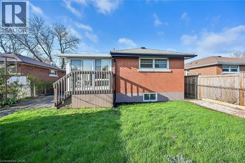 115 MCELROY Road E