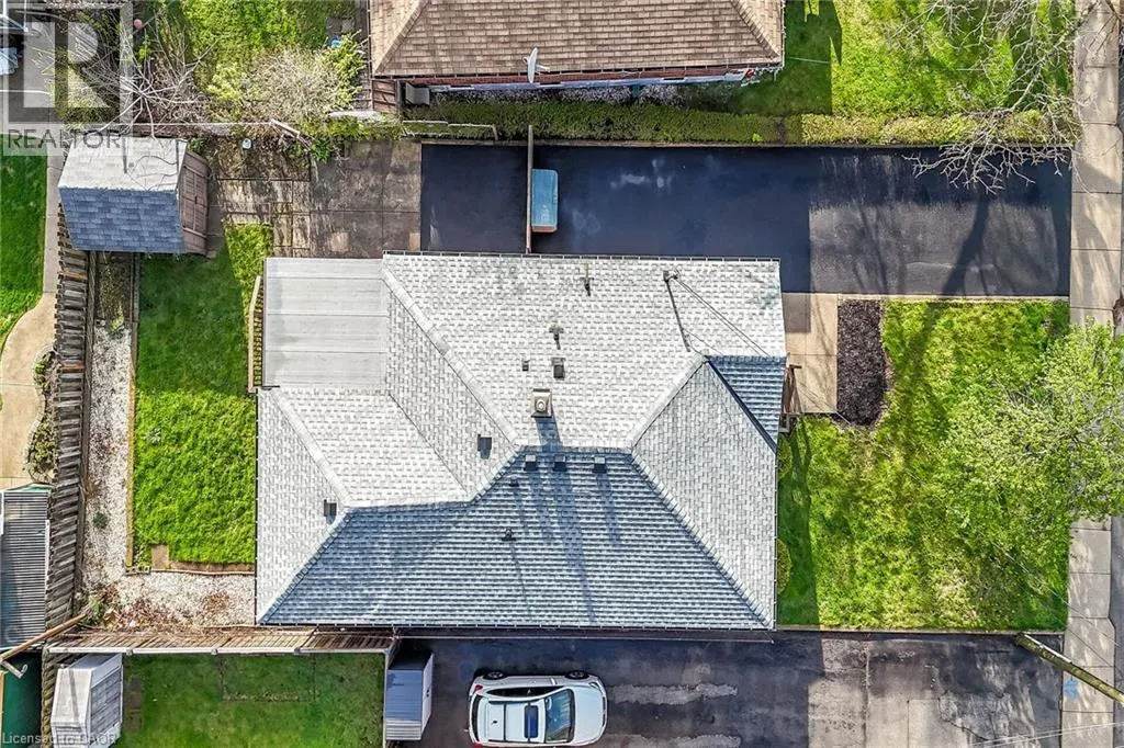 115 MCELROY Road E